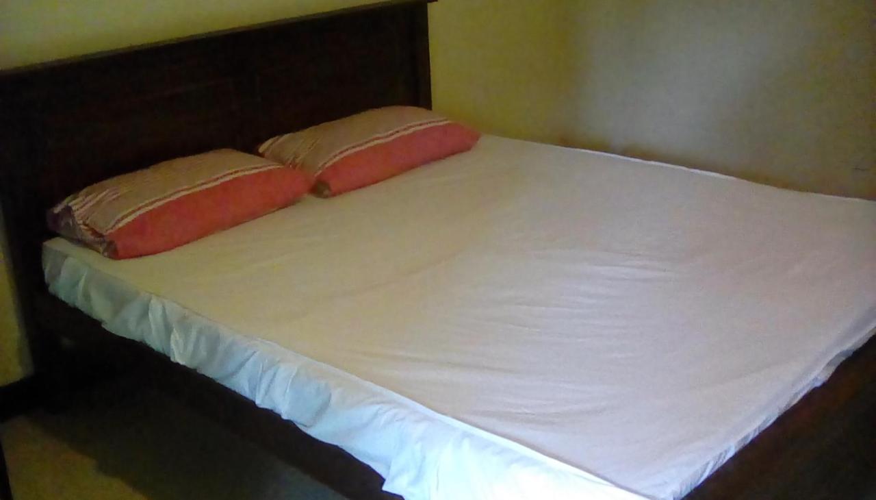Leaf Guest House Гампола Екстериор снимка