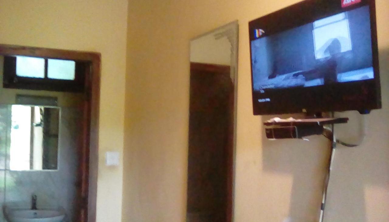 Leaf Guest House Гампола Екстериор снимка