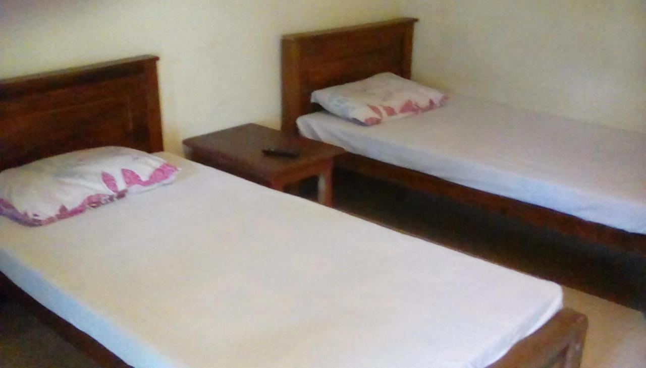 Leaf Guest House Гампола Екстериор снимка