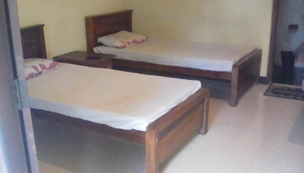 Leaf Guest House Гампола Екстериор снимка